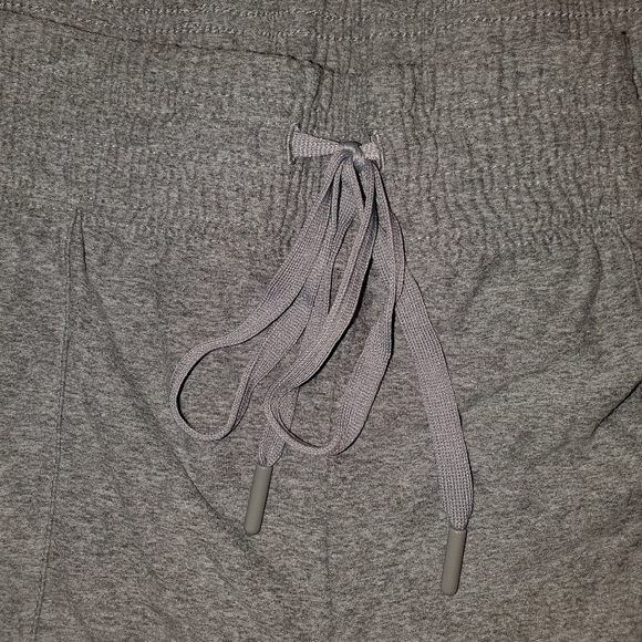 Grey Athletic Works gym shorts Large 12-14 - Picture 3 of 9